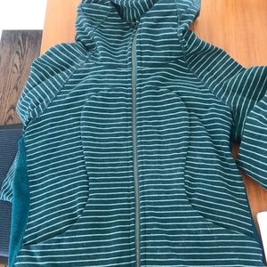 Lululemon Scuba hoodie size 12 EUC